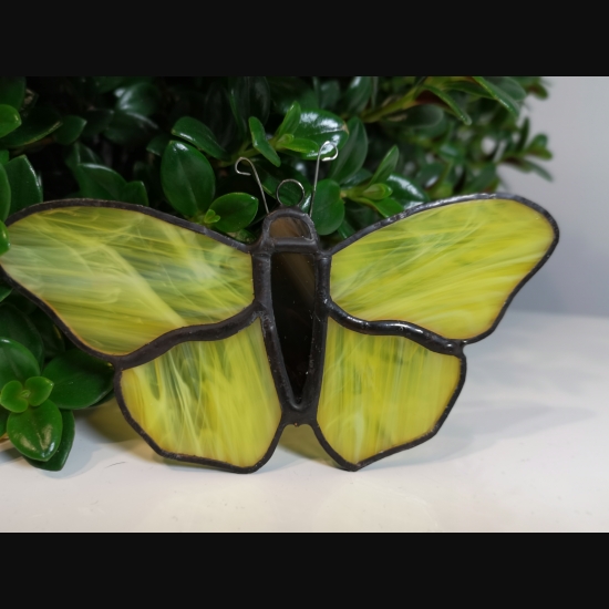 Witrażowy motyl w kolorze żółtym